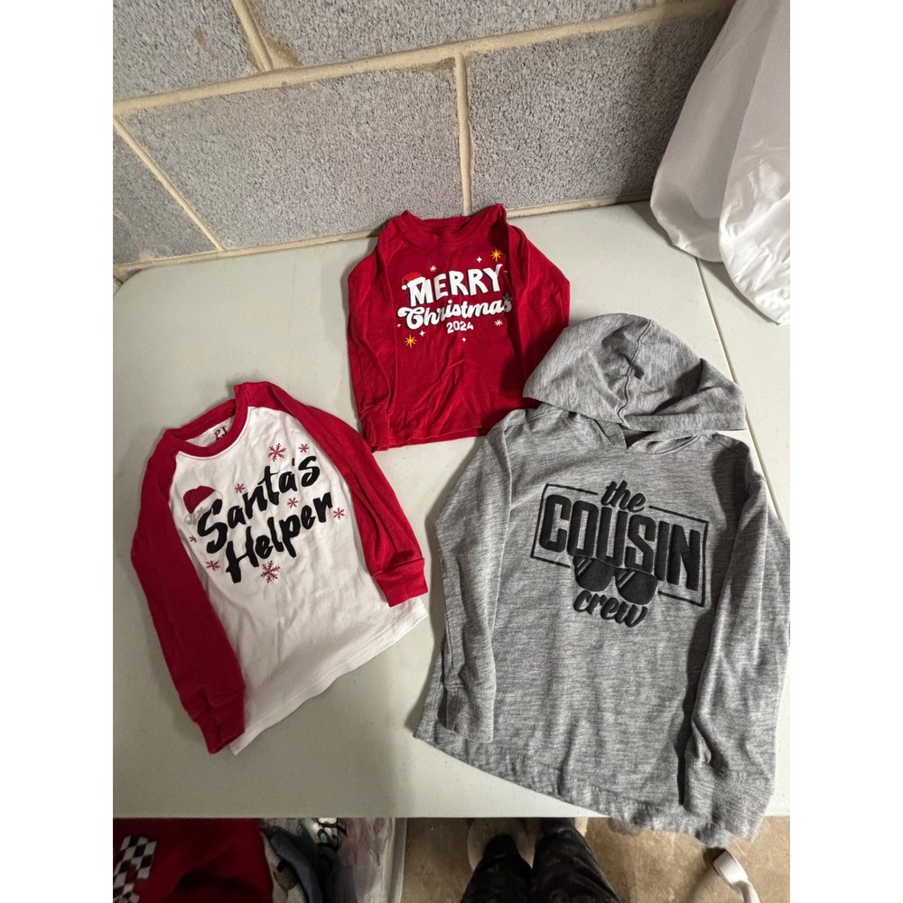 Kids‎ 3-shirt Bundle Merry Christmas, Santa's Helper, Cousin Crew  4T